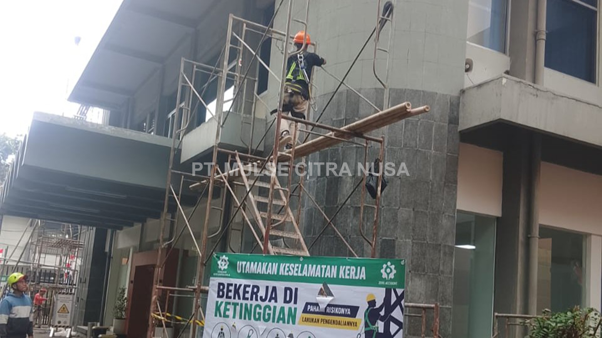 Pemasangan ACP